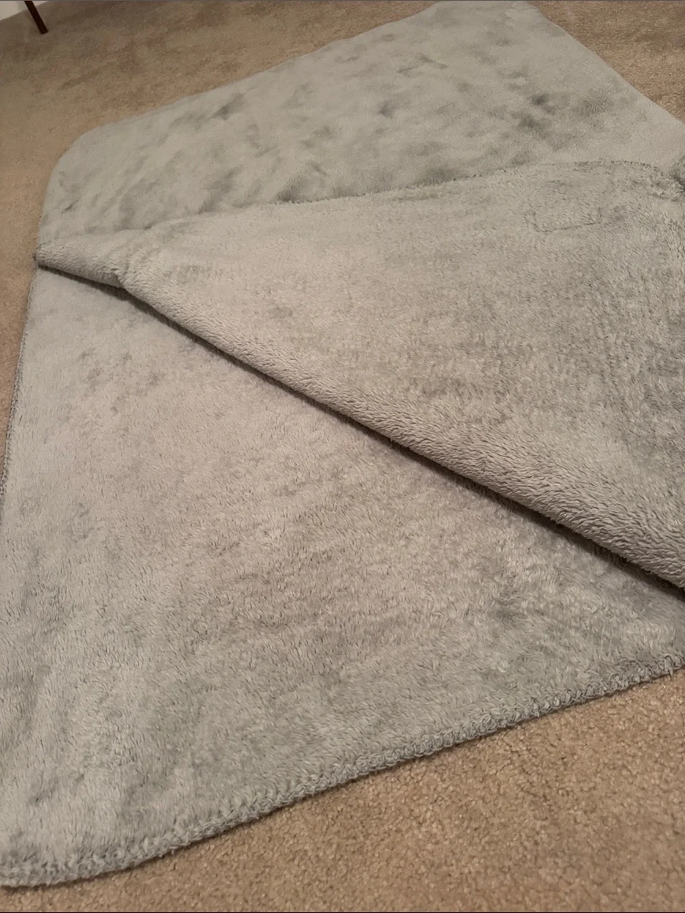 Soft Plush Grey Throw Blanket - Cozy Home Bedding 72x50 inches.